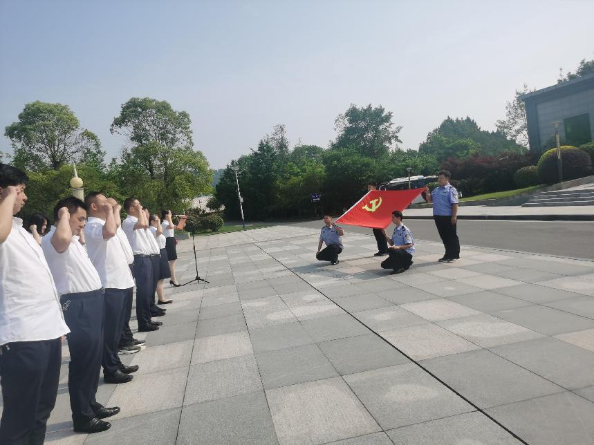 走進(jìn)廉政教育基地，以案為鑒警鐘長(cháng)鳴